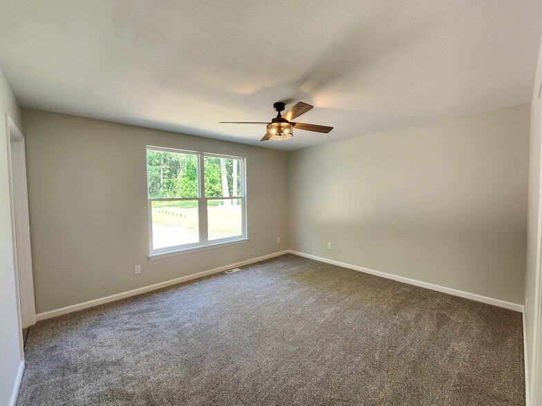 Building Photo - 7995 Case Dr