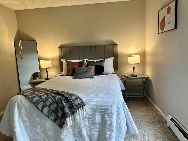 Building Photo - 3431 Stover St