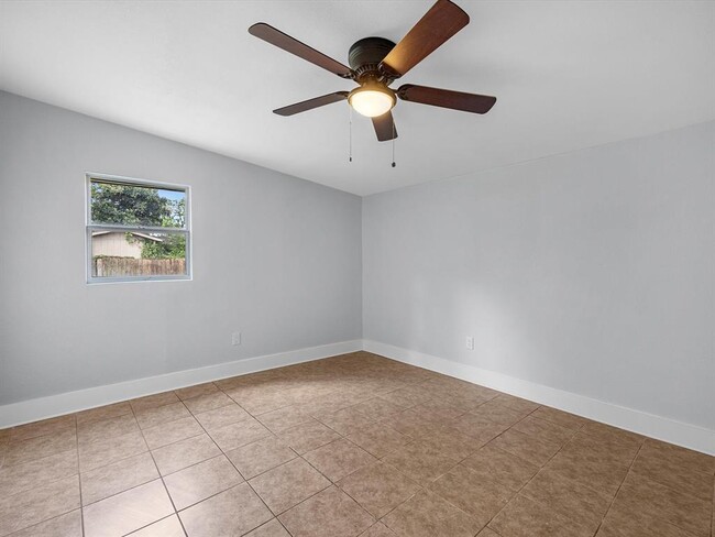Building Photo - 4218 Crenshaw St