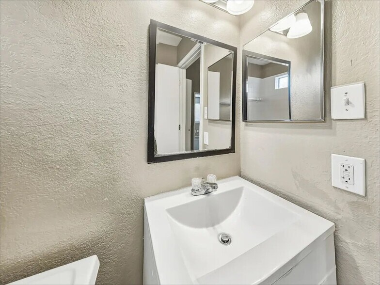 Building Photo - 1111 Brewer Dr
