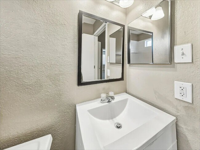 Building Photo - 1111 Brewer Dr
