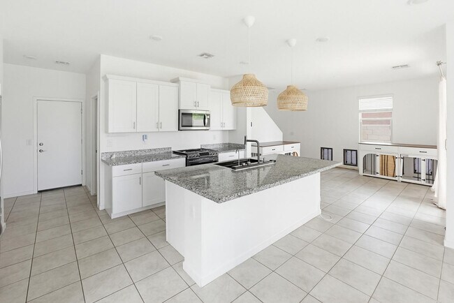 Building Photo - 6815 W Encinas Ln