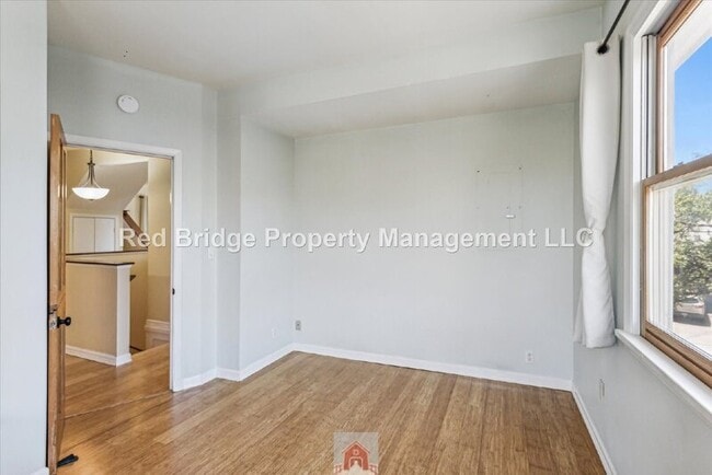Building Photo - 1325 SE Nehalem St