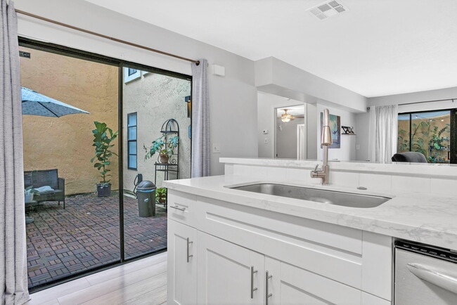 Building Photo - 8033 NW 71st Ct