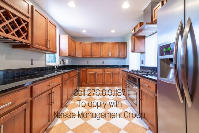 Building Photo - 809 Colonial Rd SW