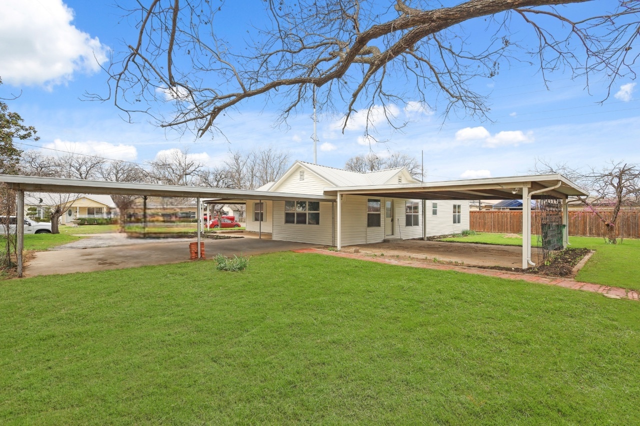 Building Photo - 2340 Harris Ln