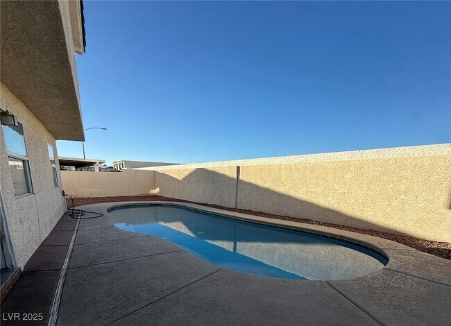 Building Photo - 9300 Cool Creek Ave