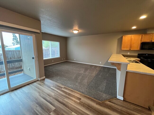 Building Photo - 952 S 58th St