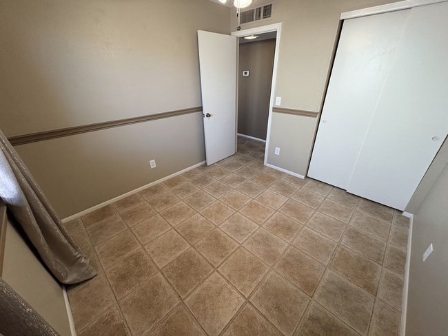 Building Photo - Eastside 3 bedroom 2 bath move in ready