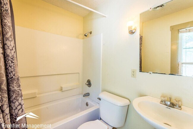 Building Photo - 3 Bedroom Home Next to City Park and Minutes From Campus and Downtown!