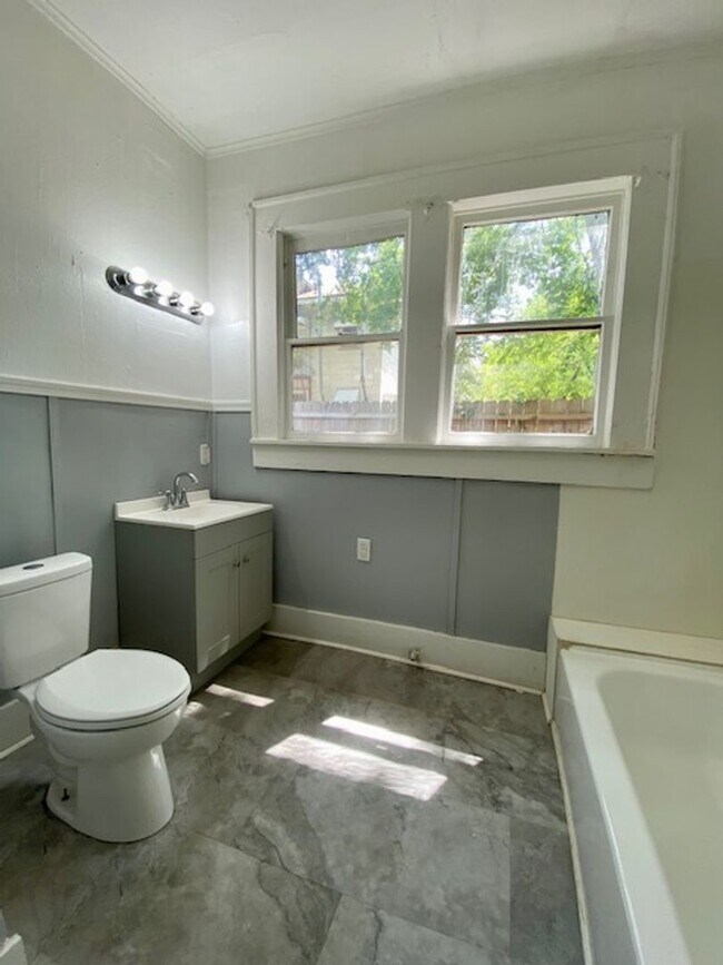 Building Photo - HISTORICAL HIGHLAND APARTMENTS FOR RENT!! ...