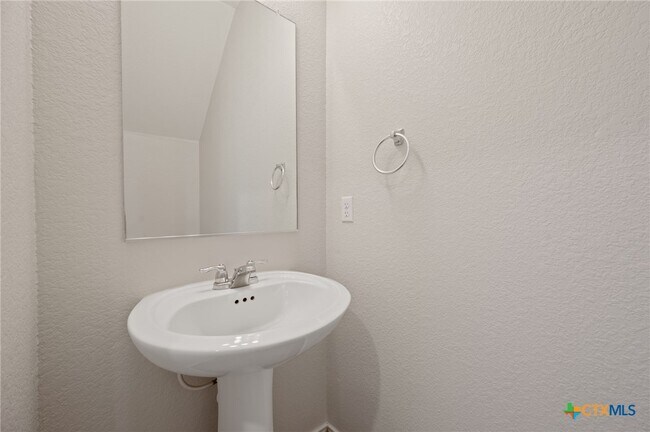 Building Photo - 817 Circle Wy