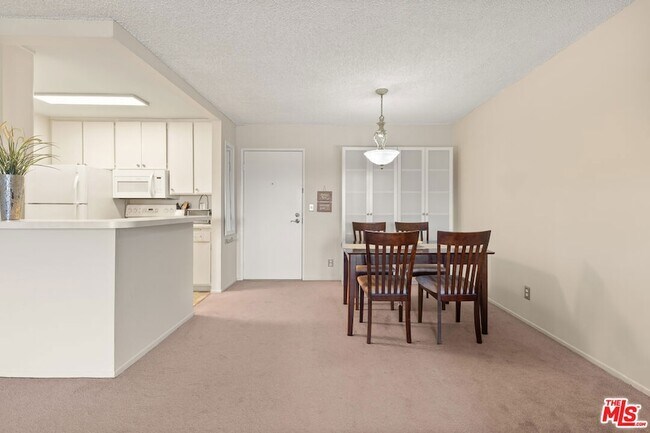 Building Photo - 7765 W 91st St