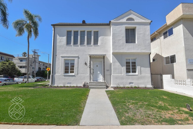 Primary Photo - 1069 S Holt Ave