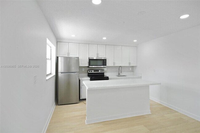 Building Photo - 6211 SW 37th St