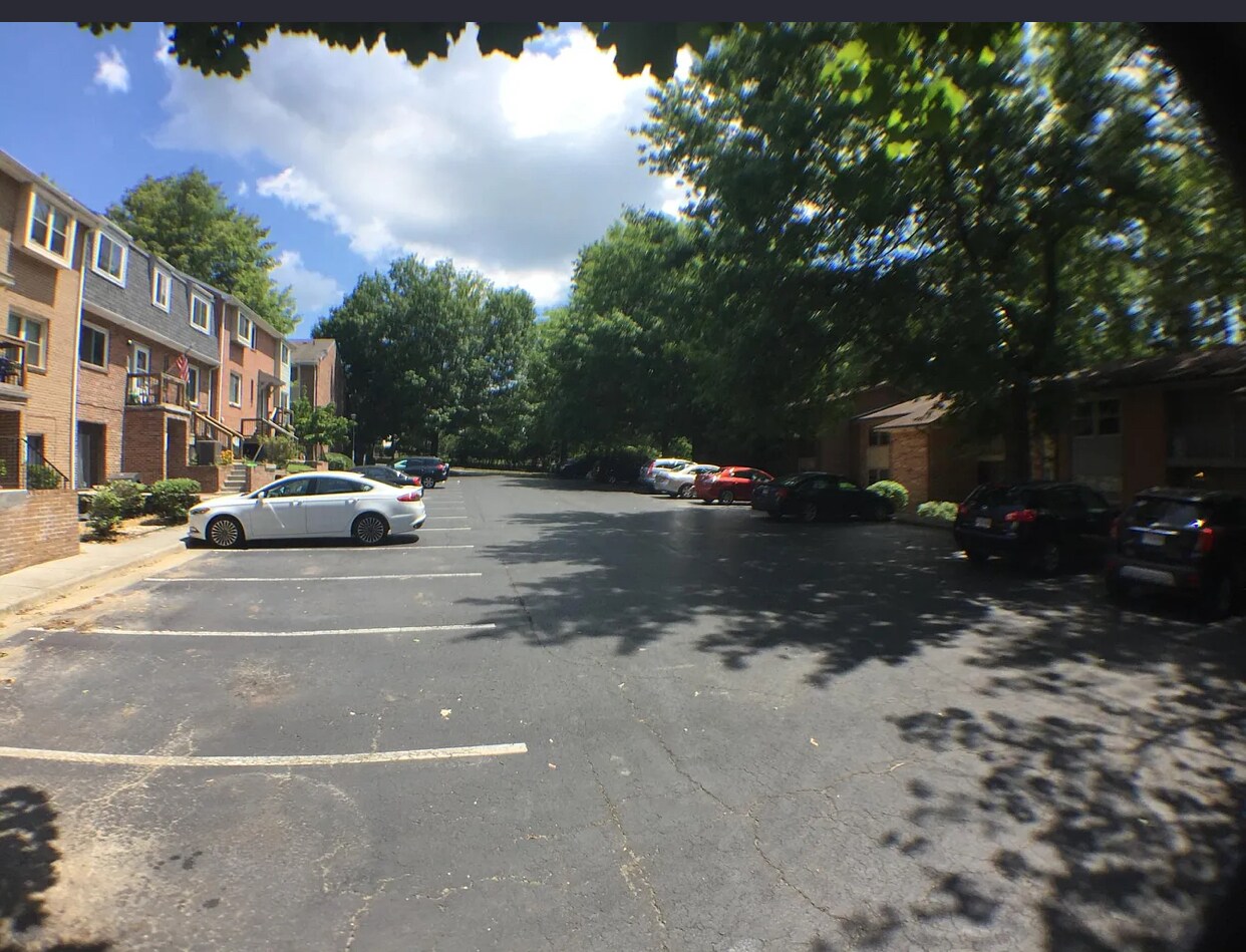 Building Photo - 1747 Donlee Dr