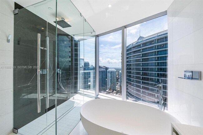 Building Photo - 300 Biscayne Blvd Way