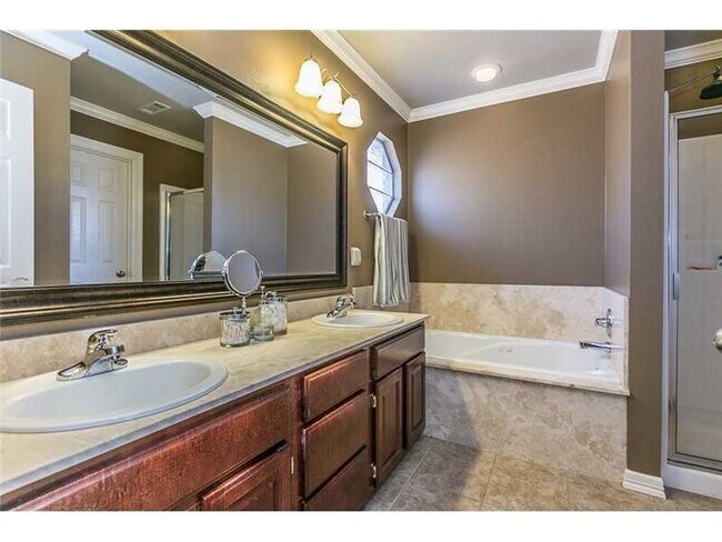 Building Photo - 5075 Waverly Rd