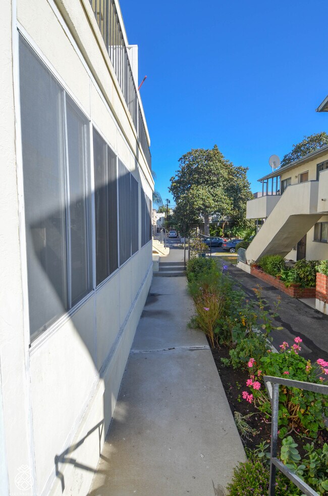 Building Photo - 1017 S Bedford St