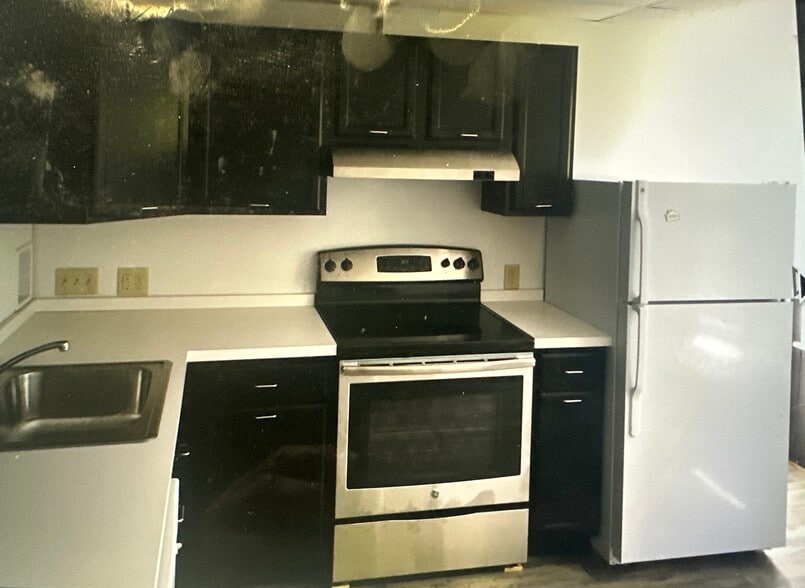 Building Photo - 1048 Danby Rd