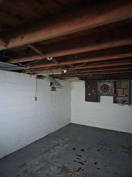 Building Photo - 21635 Moross Rd