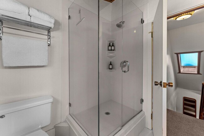 Building Photo - SKI LEASE: Hot Tub, Pet Friendly, Wood Stove
