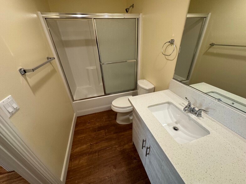 Building Photo - 6718 Sylmar Ave