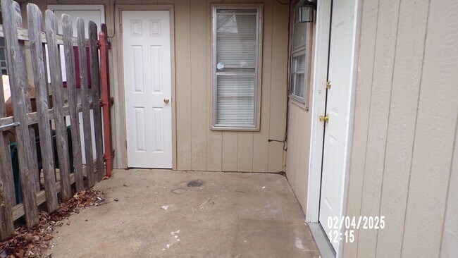 Building Photo - Great Condo located on the Westside of Lawton