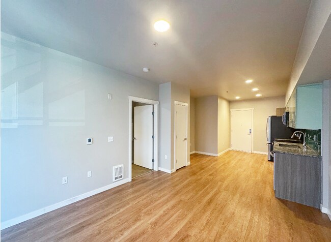 Building Photo - 1085 103rd Ave NE