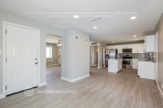 Building Photo - 1539 W 7th St