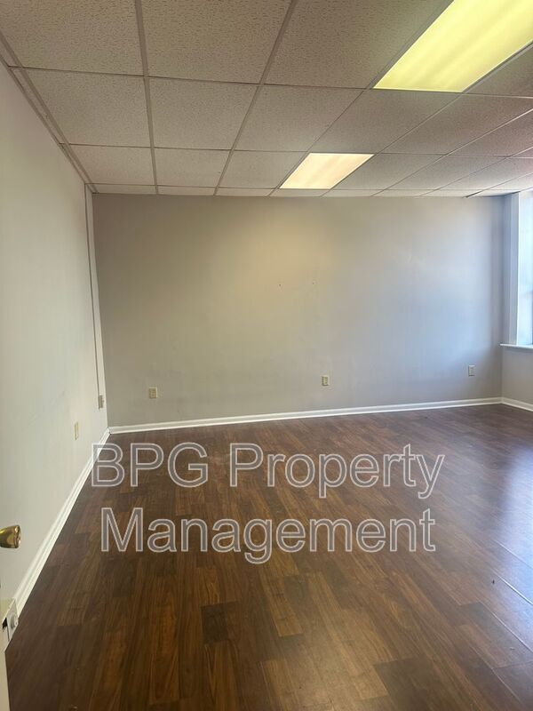 Building Photo - 95 N Main St