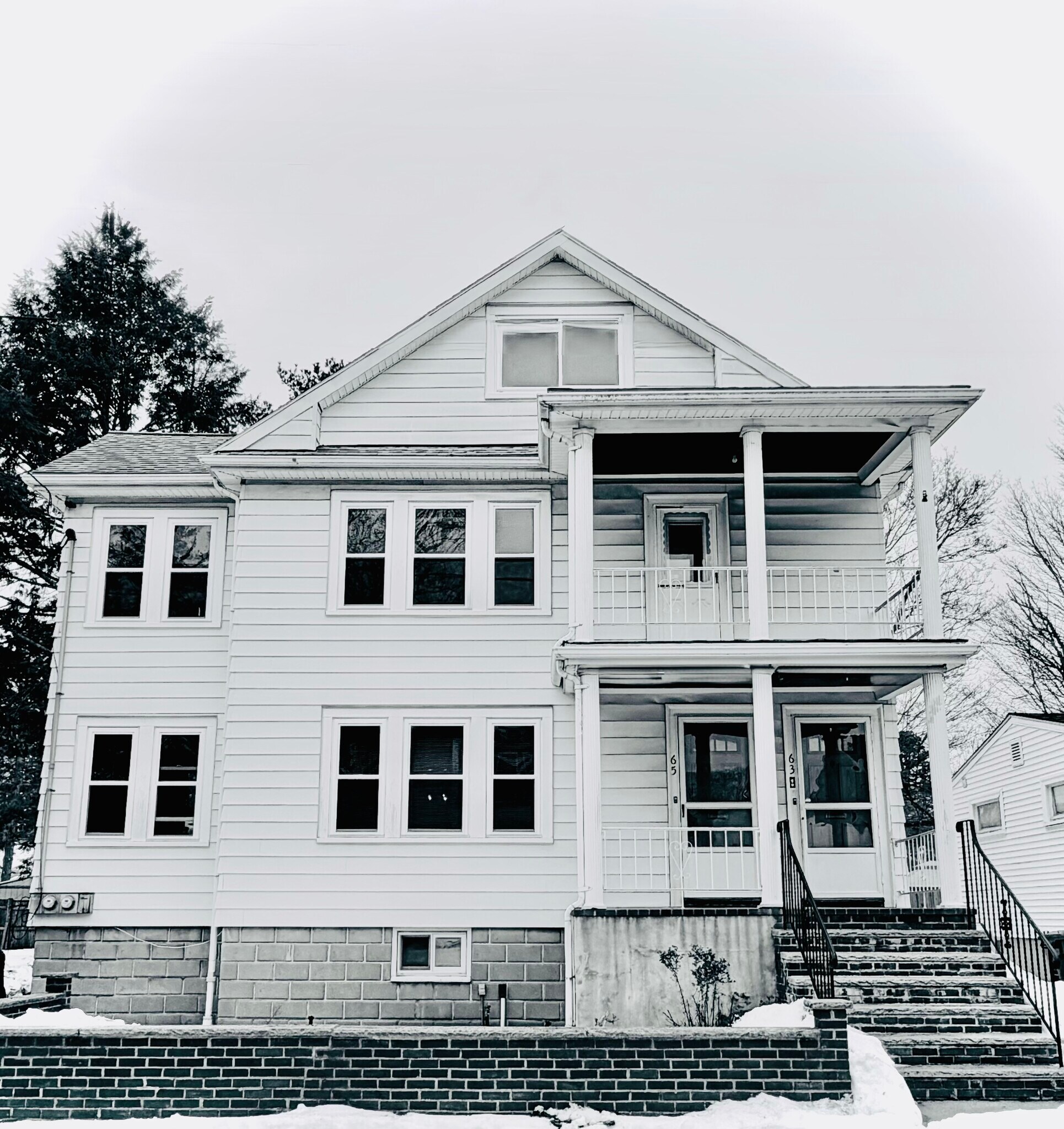 Building Photo - 65 Evans St