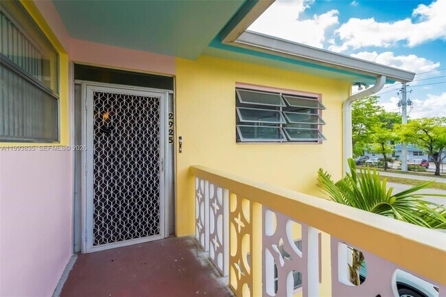 Building Photo - 285 NE 191st St