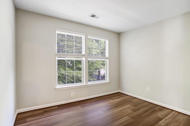 Building Photo - 42985 Chesterton St