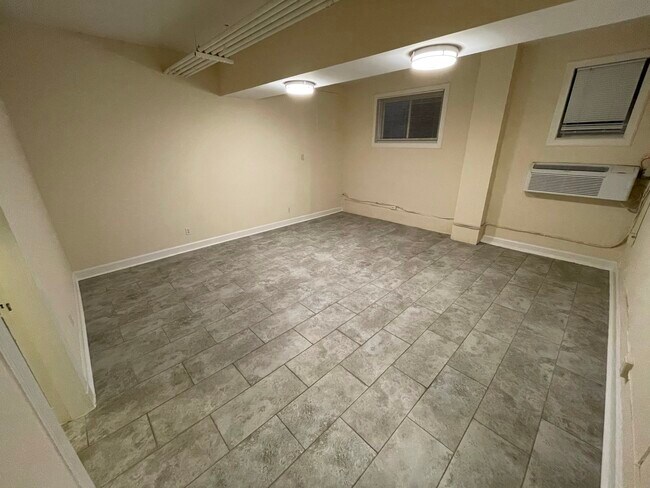 Building Photo - Belvedere House Apartments