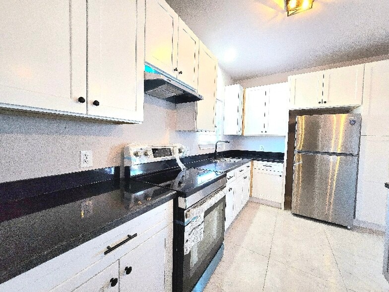 Building Photo - 2777 Chavarria St