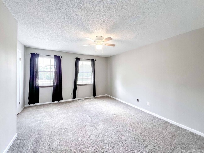Building Photo - Conveniently Located 2-bedroom Townhome