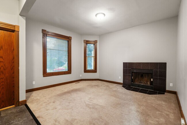 Building Photo - Maryland Lower near UWM