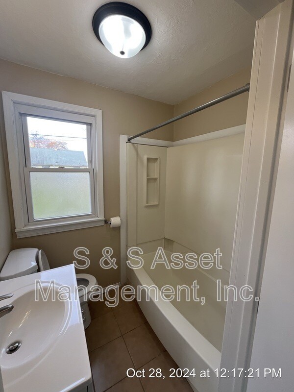 Building Photo - 3231 Westmont Ave