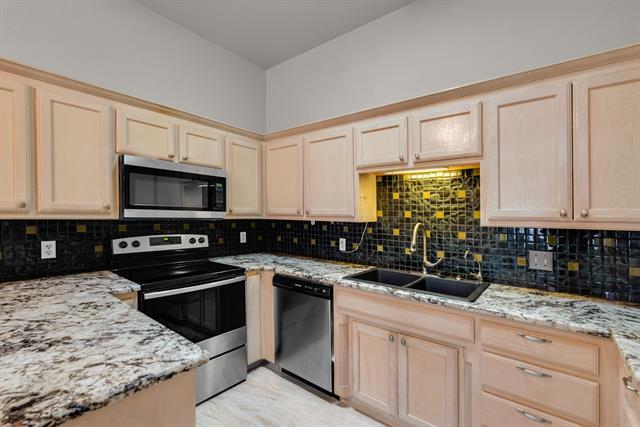 Building Photo - 856 Santa Fe Dr