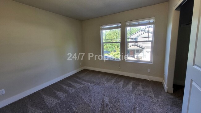 Building Photo - Picturesque 4BD | 2.5 BA - South Beaverton