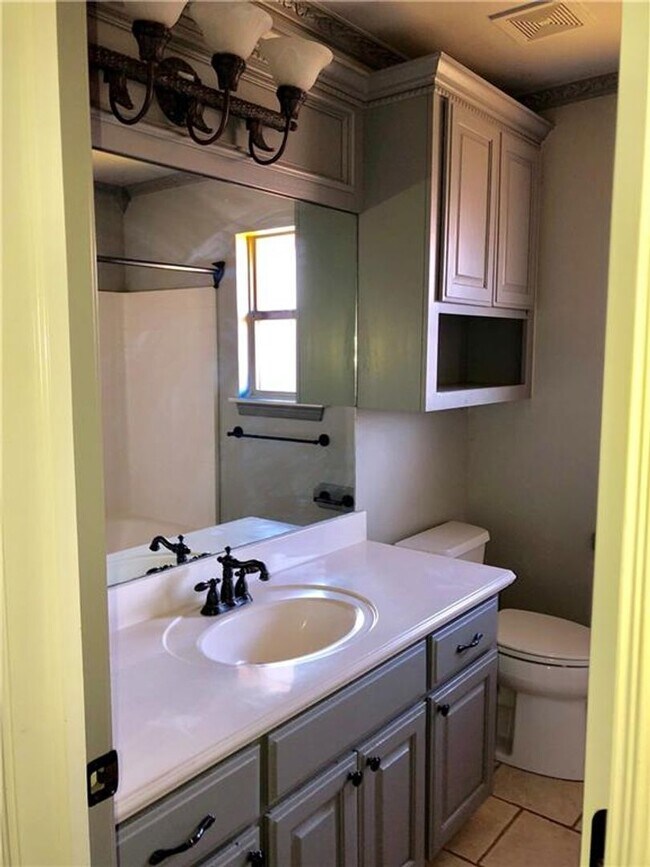 Building Photo - For Lease - Comfortable and Convenient Living