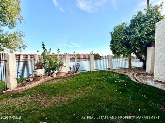 Building Photo - 2901 W Sierra St