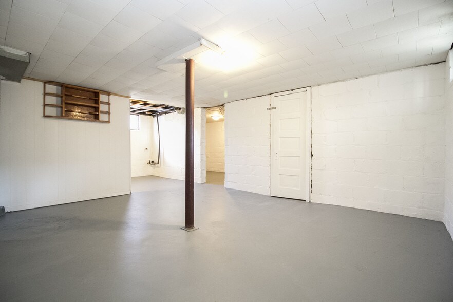 Building Photo - 4015 Eastway St