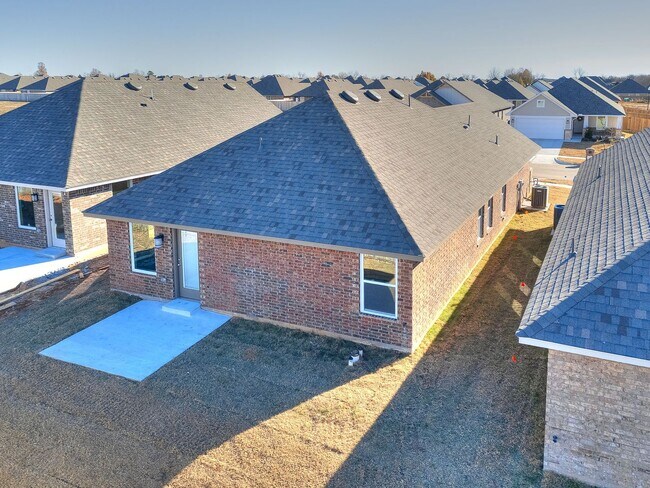 Building Photo - 1117 SW 139th Ter