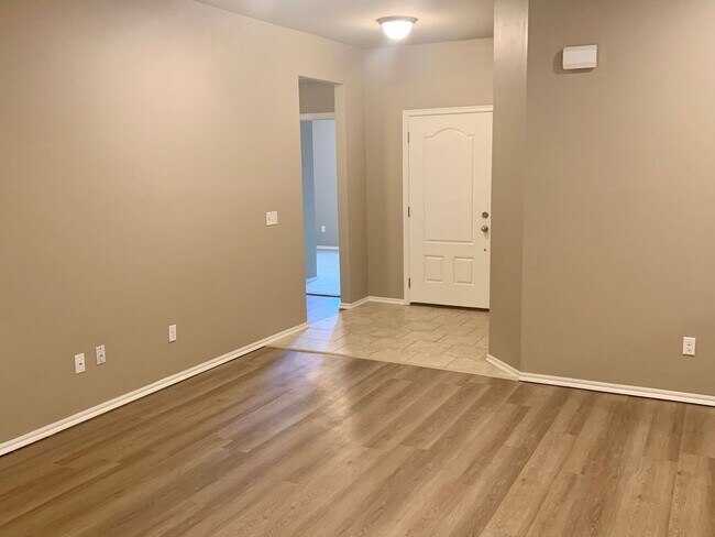Building Photo - 2712 Demotte Dr