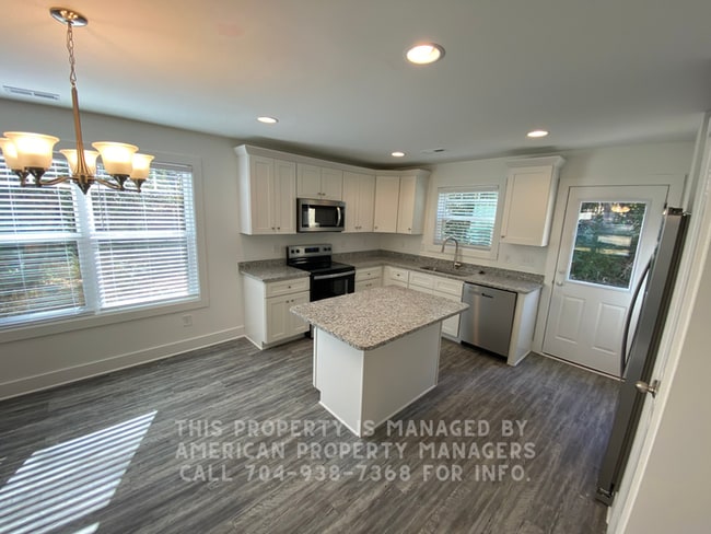 Building Photo - 660 Faith Dr SW