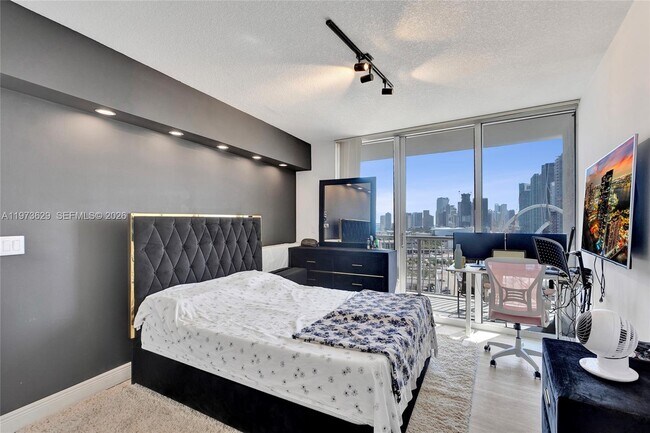 Building Photo - 1750 N Bayshore Dr