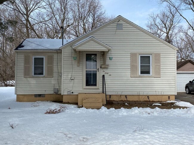 Building Photo - 266 Chellis St