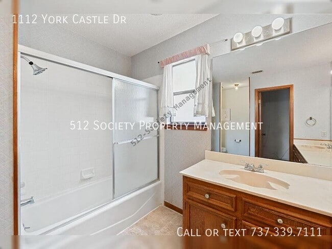 Building Photo - 1112 York Castle Dr